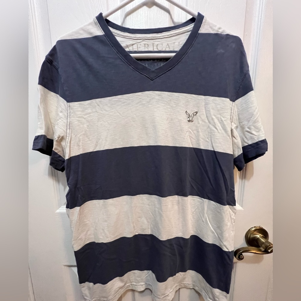 Men’s American Eagle Top large